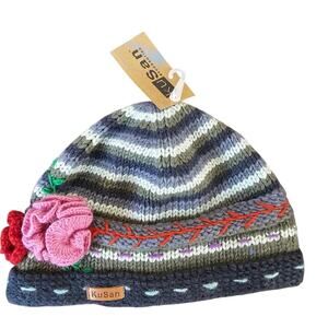 NWT Kusan Women's Gray White 100% Wool Striped Print Ribbed Knit Beanie Cap